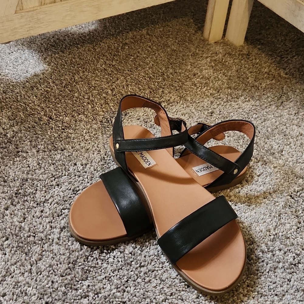 Steve Madden Black Flat Sandal